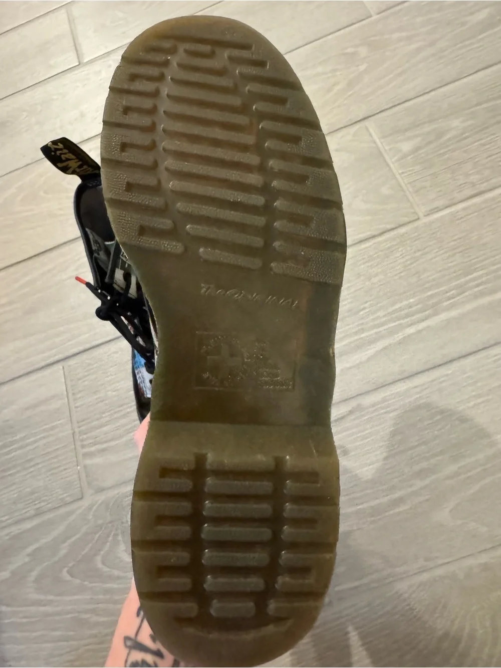 DR. MARTENS & JEAN-MICHEL BASQUIAT Unisex Chelsea Boots Limited Collab EUC - Picture 6 of 8